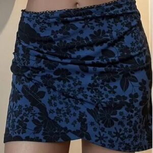 urban outfitters blue and black floral mini skirt